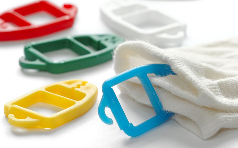 Supi Sockenklammer an Sockenpaar befestigt